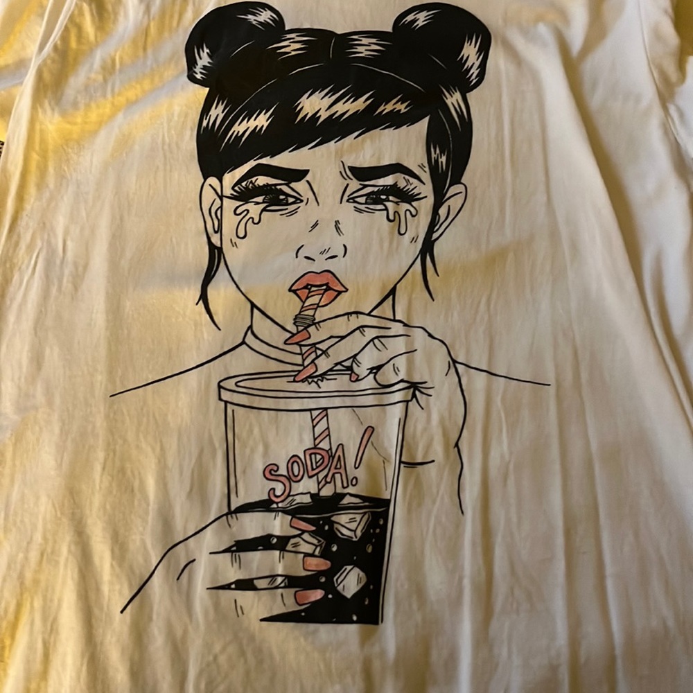 Comic style girl t shirt